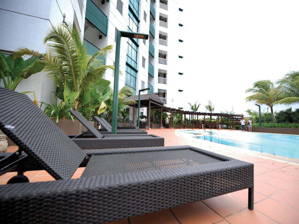 Hock Lee Hotel & Residences Kuching Exterior foto